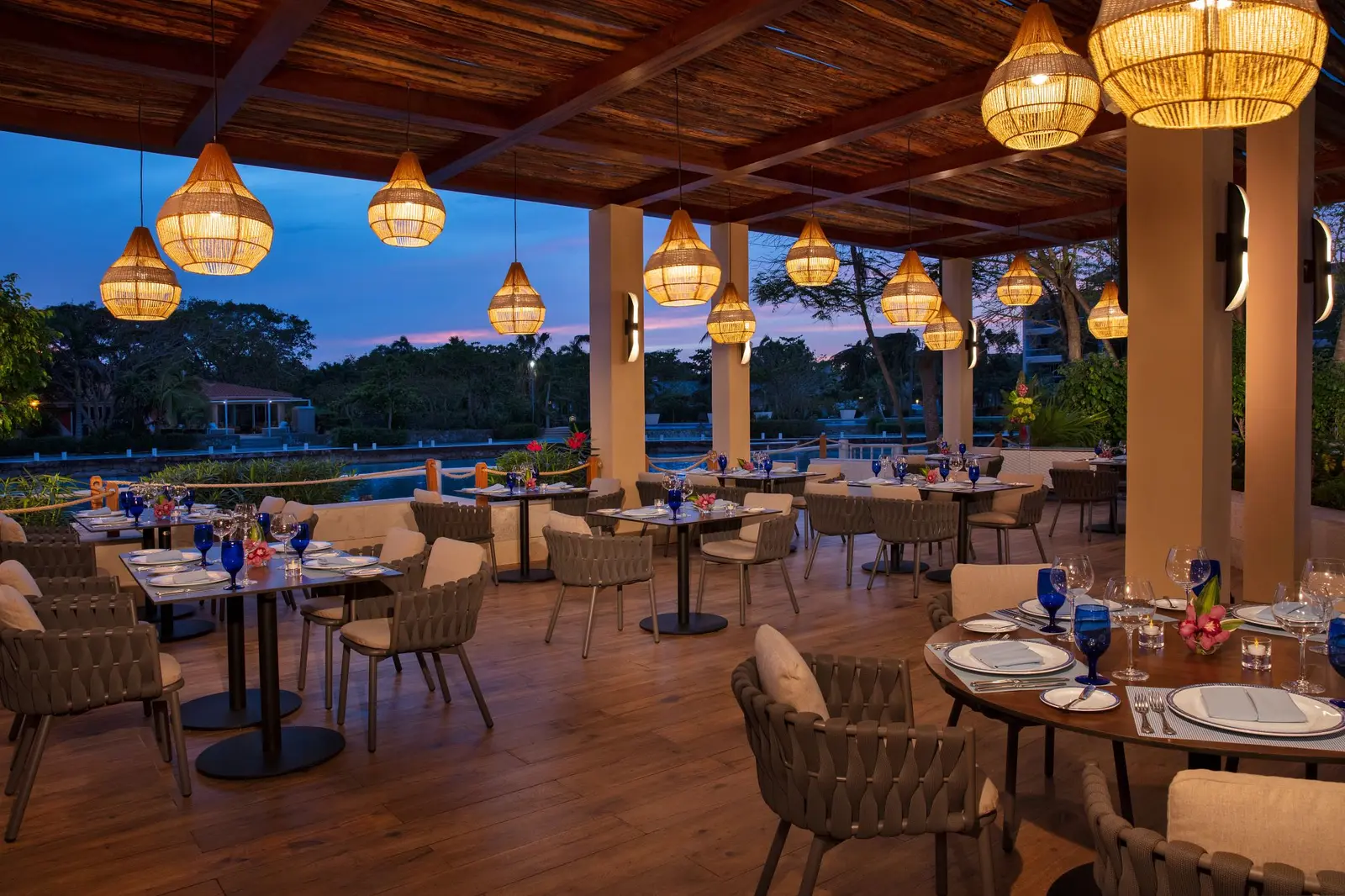 Dreams Aventuras Resort & Spa