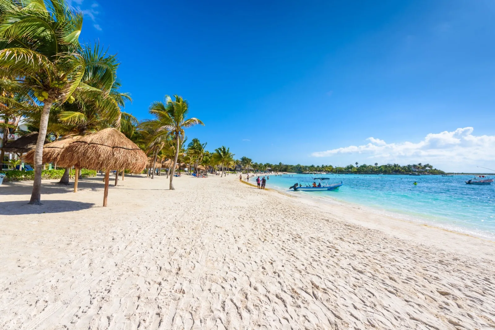 Playa y arrecife en Akumal
