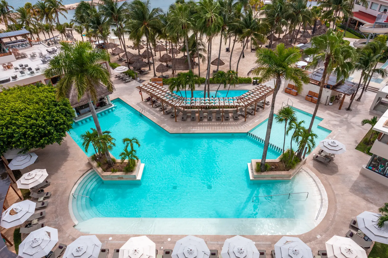 Dreams Aventuras Resort & Spa