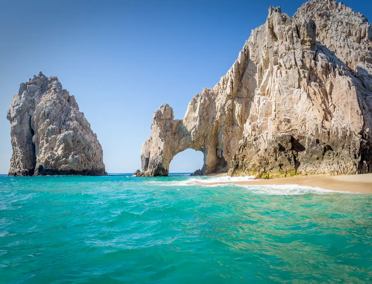 Los Cabos: el Arco de Cabo San Lucas sobre el agua turquesa